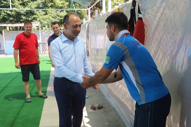 Başkan Akın’dan yaz spor okullarına ziyaret