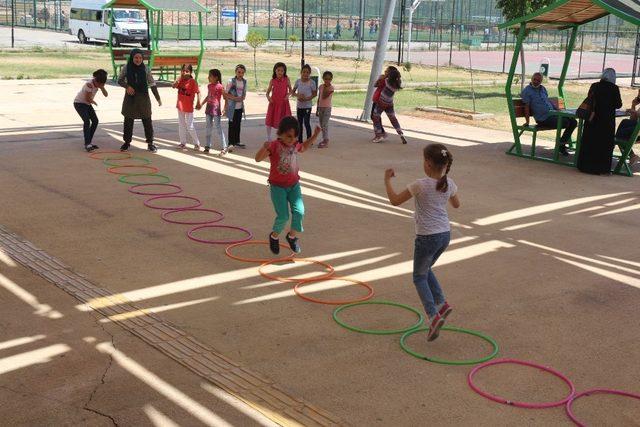 Gazikent Gençlik Merkezi yüzleri güldürüyor