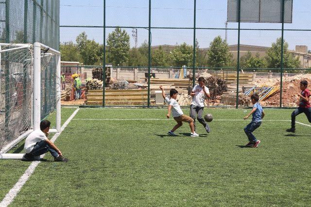 Gazikent Gençlik Merkezi yüzleri güldürüyor