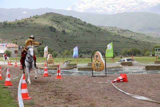 Talas, hafta sonu spora ve konsere doyacak