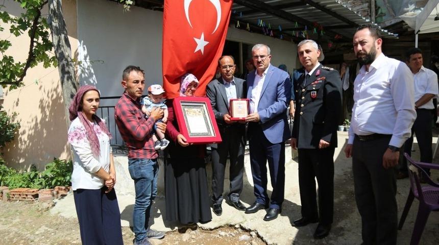 Şehit Emre Üçkan’ın ailesine ’Şehadet belgesi’ takdim edildi