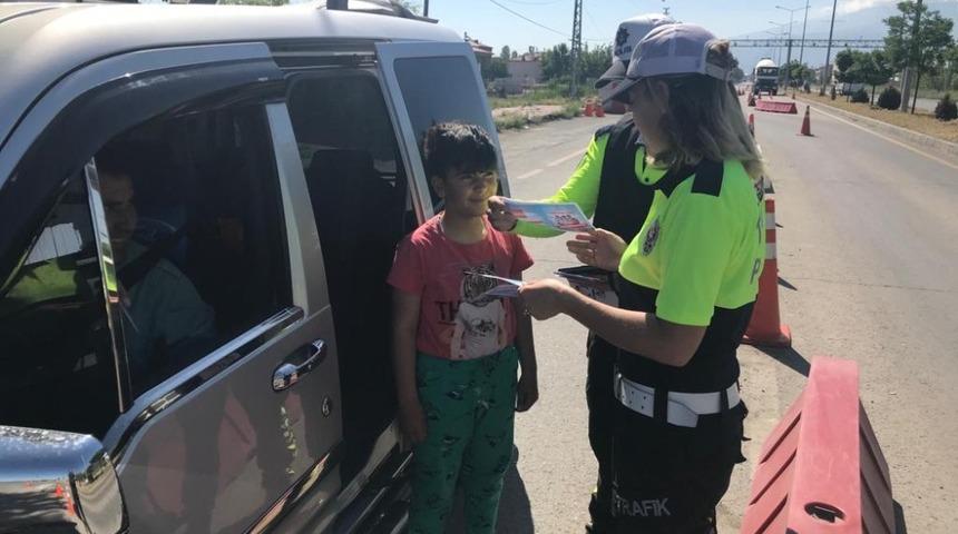 Karnemi dolduruyorum trafiğe g&uuml;venle &ccedil;ıkıyorum