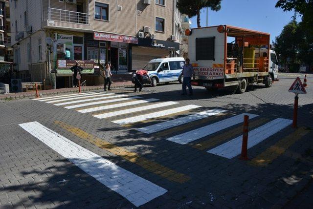 Gediz’e yeni yaya geçitleri çizildi