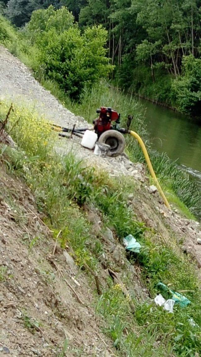 Mudurnu Çayı kenarına atılan kimyasal madde çuvalları tepkiye neden oldu