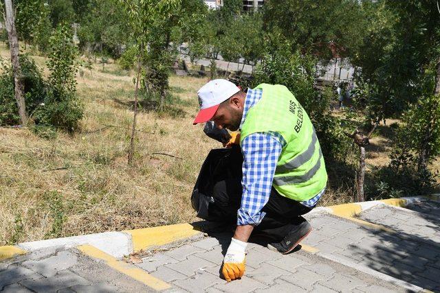 Başkan Asya, mezarlıklardaki temizlik çalışmalarını inceledi