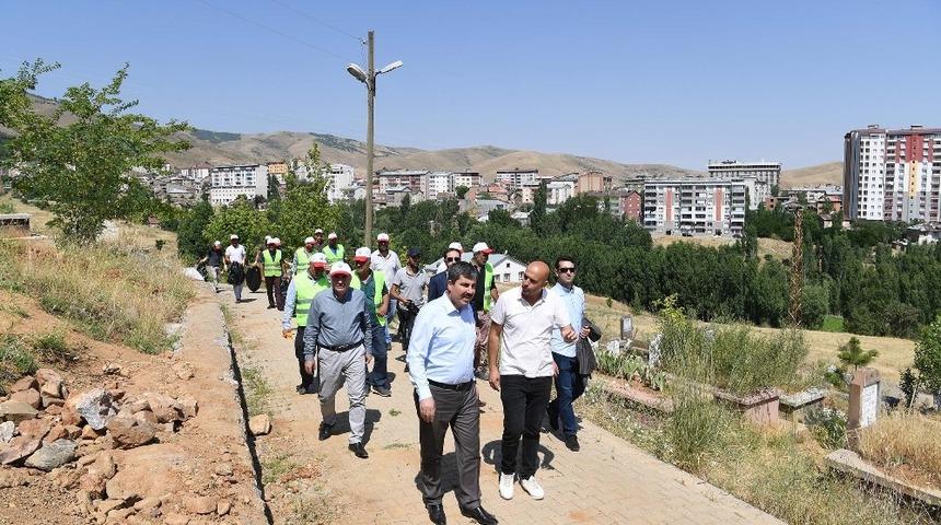 Başkan Asya, mezarlıklardaki temizlik &ccedil;alışmalarını inceledi