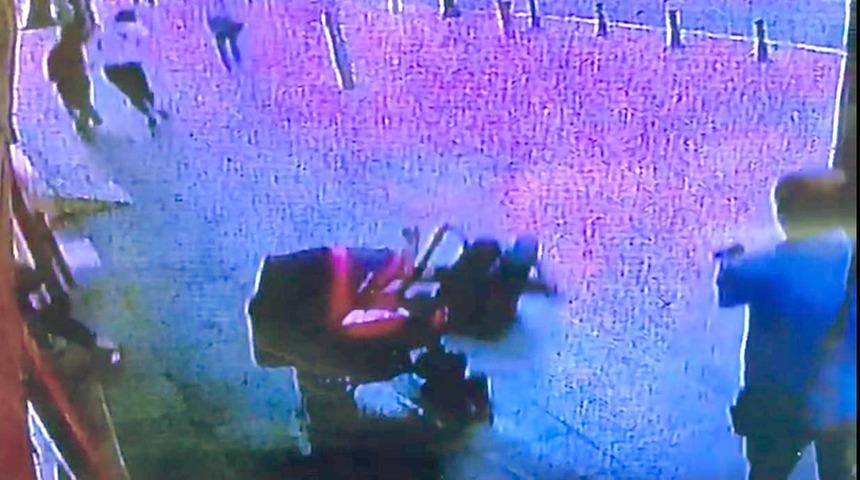 Eşinin amcası tarafından sokak ortasında &ouml;ld&uuml;r&uuml;ld&uuml;(2)