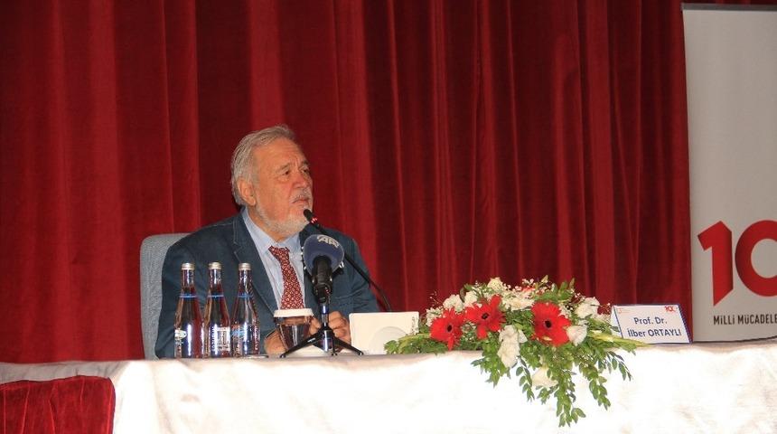 İlber Ortaylı gen&ccedil;lerle bir araya geldi