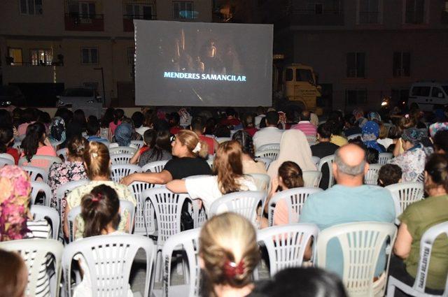 Tarsus’ta ’Nostalji Sinema’ keyfi sürüyor