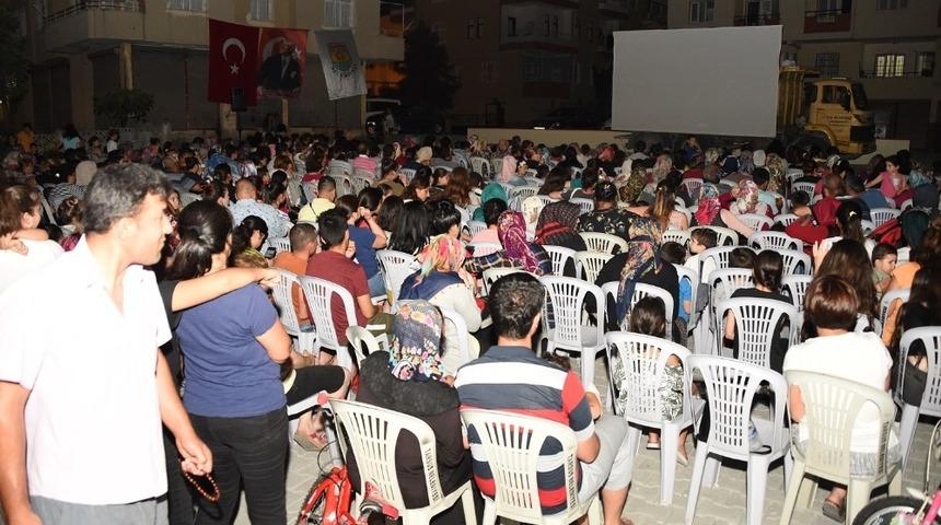 Tarsus&rsquo;ta &rsquo;Nostalji Sinema&rsquo; keyfi s&uuml;r&uuml;yor