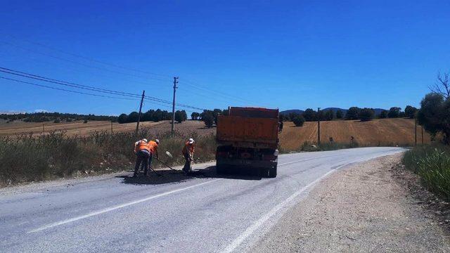 Hisarcık’ta yollara asfalt yama çalışması