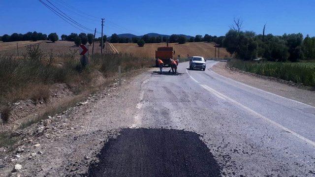 Hisarcık’ta yollara asfalt yama çalışması