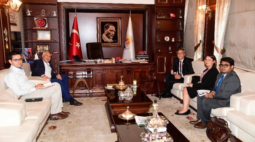 Adana ve Singapur arasında ticaret olanakları araştırılıyor