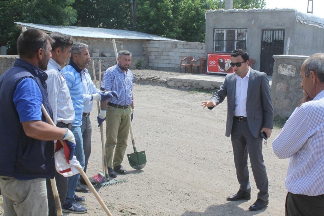 K&ouml;ylerde &ccedil;&ouml;p toplama &ccedil;alışması