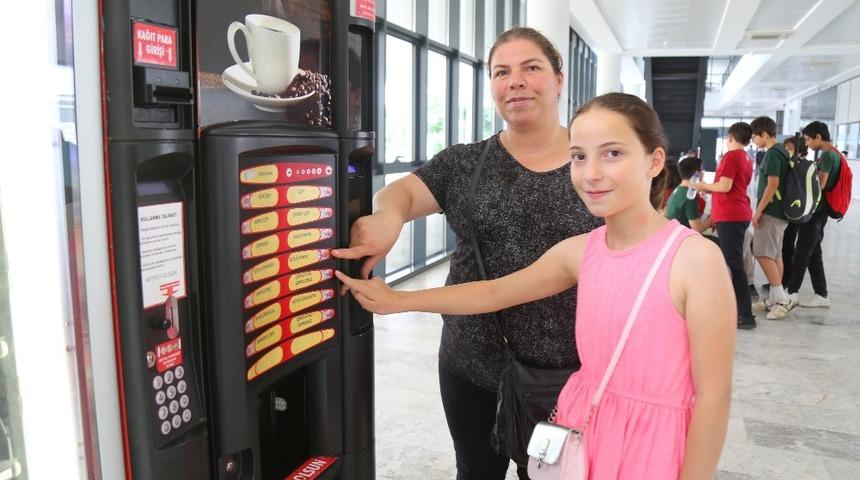 Mezitli Belediyesi&rsquo;nden misafirlere otomatik &ccedil;ay kahve servisi