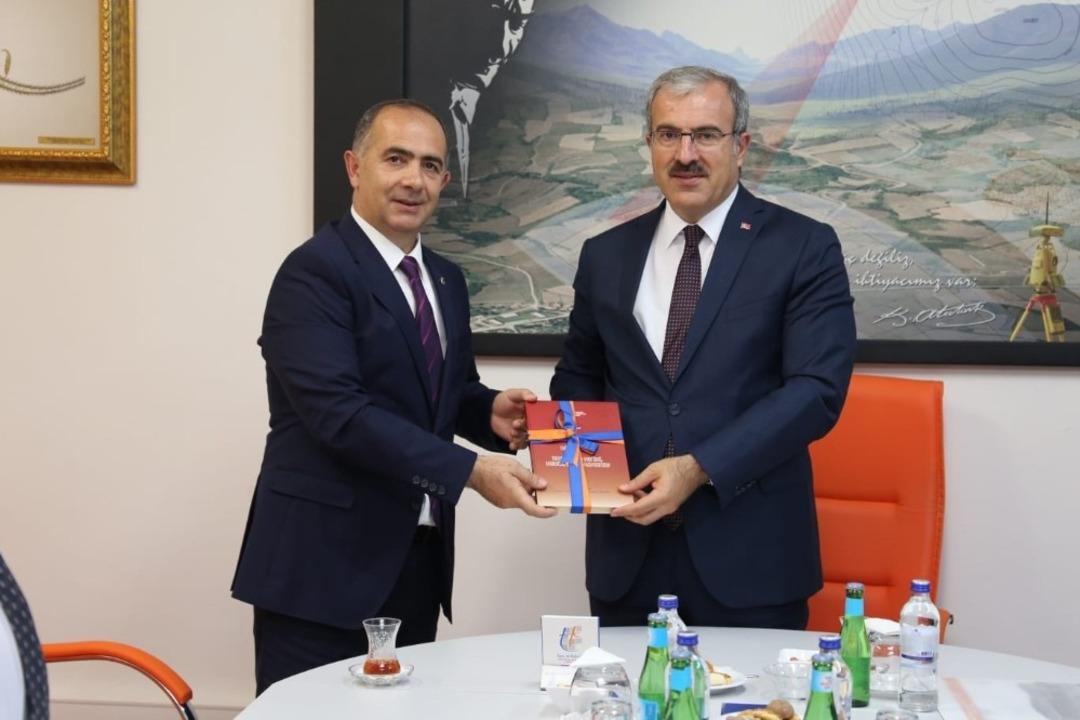 K&uuml;tahya Valisi &Ouml;mer Toraman&rsquo;dan Eskişehir Tapu ve Kadastro M&uuml;d&uuml;rl&uuml;ğ&uuml;ne ziyaret