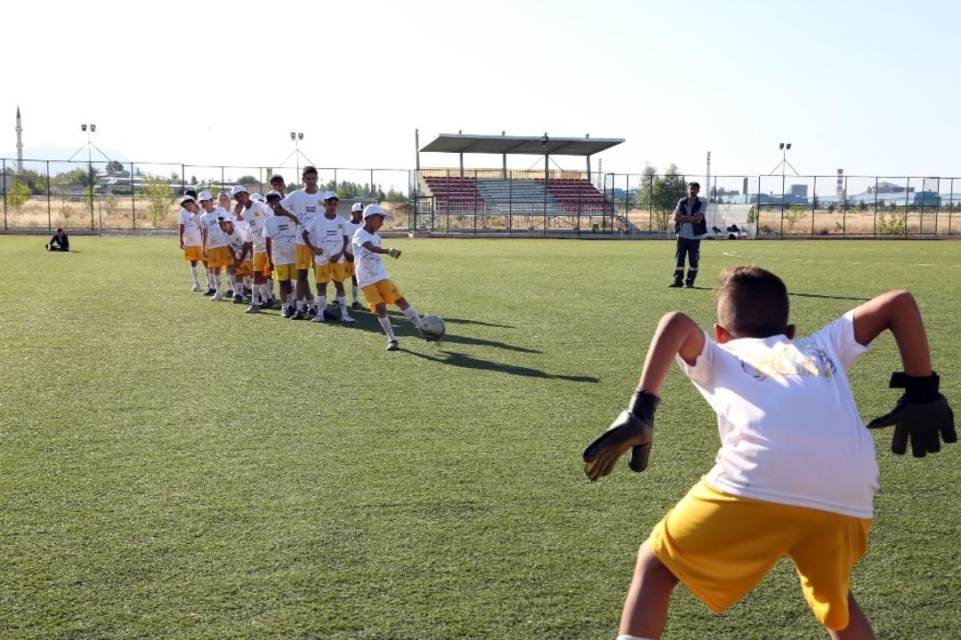 Konya&rsquo;da 28 il&ccedil;ede Yaz Spor Okulları eğitimlere başladı