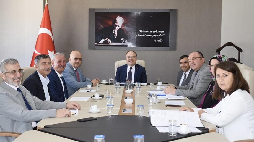 İl Enc&uuml;men Toplantısı Vali Tutulmaz başkanlığında yapıldı