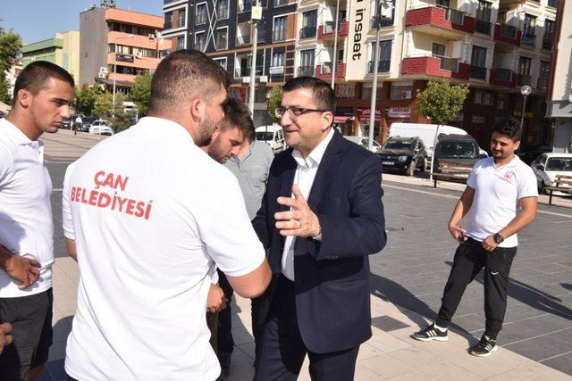 Çan Belediye Başkanı Öz, güreşçileri Kırkpınar’a uğurladı