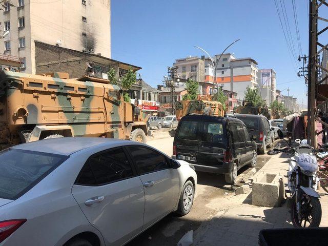 Y&uuml;ksekova&rsquo;dan sınıra askeri sevkıyat 2