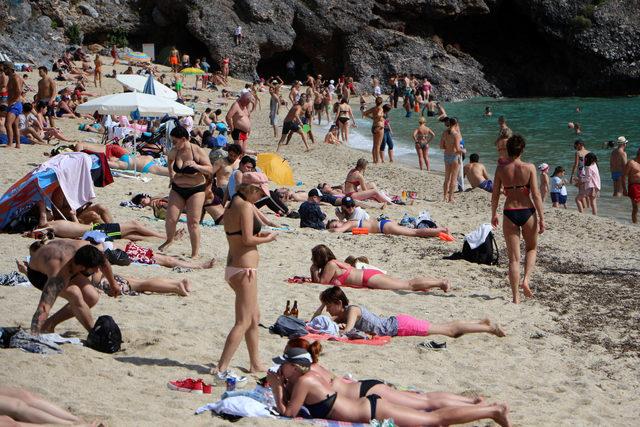 Antalya'nın 6 ayda ağırladığı turist sayısı yüzde 16,3 arttı