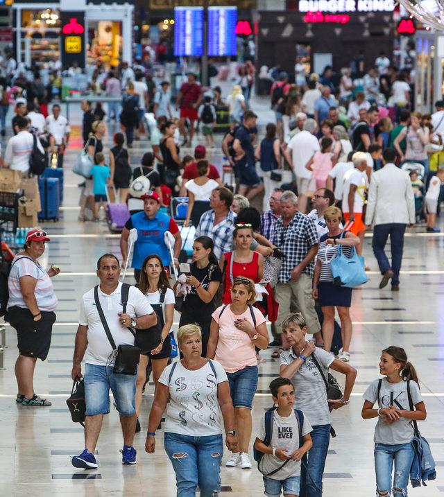 Antalya'nın 6 ayda ağırladığı turist sayısı yüzde 16,3 arttı