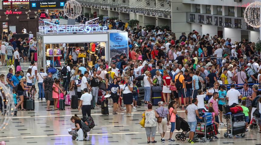 Antalya'nın 6 ayda ağırladığı turist sayısı yüzde 16,3 arttı