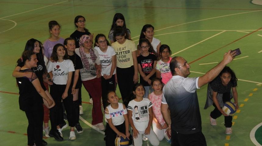 Şuhut’ta voleybol kursu başladı