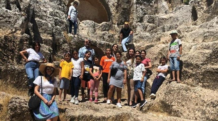Çocuk evleri çocukları turistik yerleri gezdi