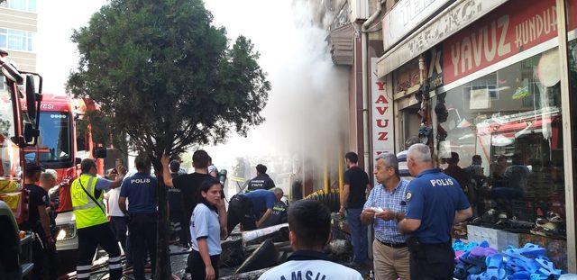 Halı mağazasında çıkan yangında iş yeri sahibi ağır yaralandı