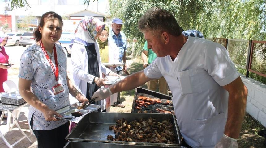 Far Hastanesi personeli mangal partisinde stres attı