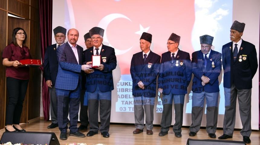 Sel&ccedil;uklu&rsquo;da Kıbrıs gazilerine madalya ve berat verildi