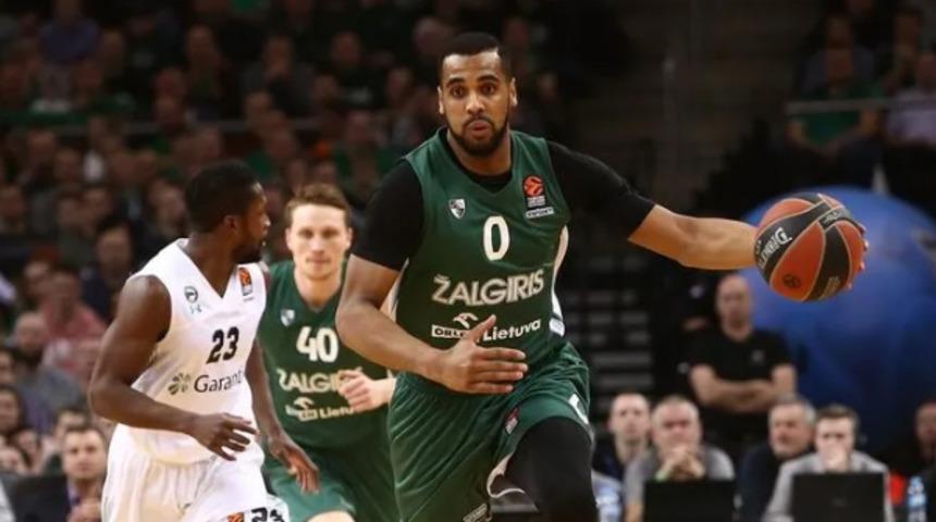 Barcelona, Brandon Davies'i transfer etti