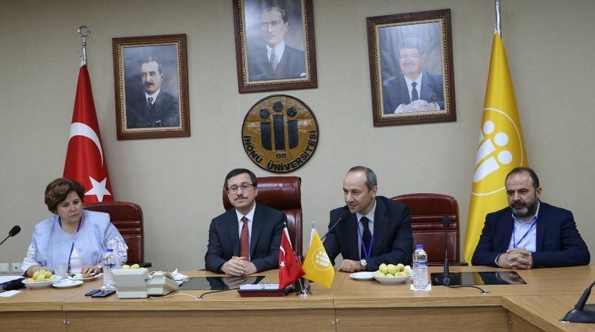 Eczacılık Fak&uuml;lteleri Dekanlar Konseyi İn&ouml;n&uuml; &Uuml;niversitesinde yapıldı