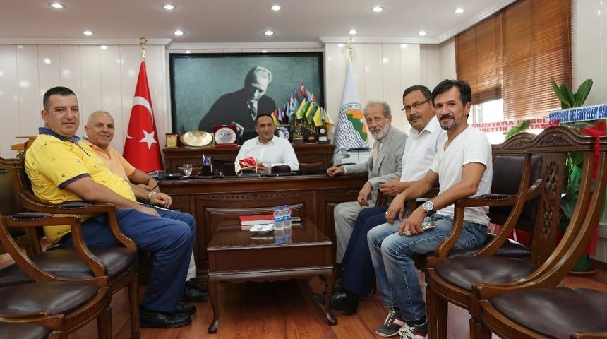 Yılmaz: "T&uuml;rk d&uuml;nyası ile dost değil, kardeşiz"