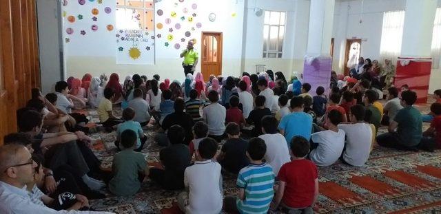 Kur’an kursu öğrencilerine trafik semineri