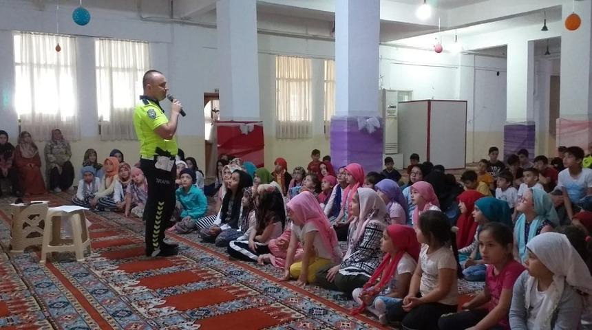 Kur&rsquo;an kursu &ouml;ğrencilerine trafik semineri