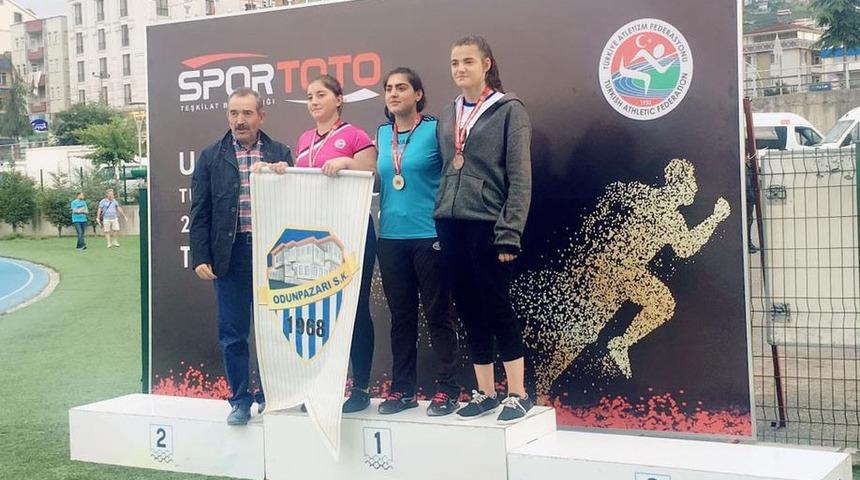 Sıla Ko&ccedil;, g&uuml;lle atmada T&uuml;rkiye şampiyonu oldu