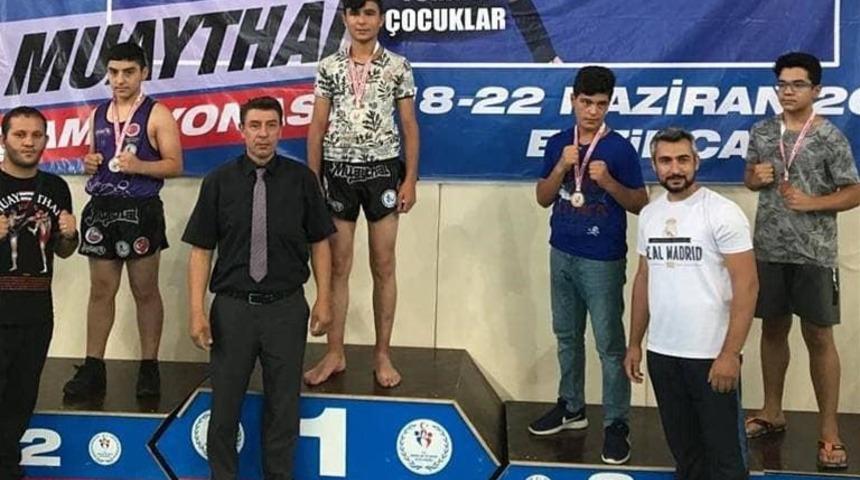 Sivaslı sporcular Erzincan’dan madalyayla döndü