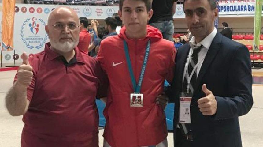 1 Altın, 1 g&uuml;m&uuml;ş madalya kazandılar