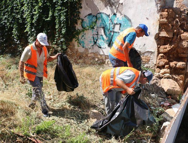 Büyükşehir Kaleiçi’nde temizlik seferberliği başlattı