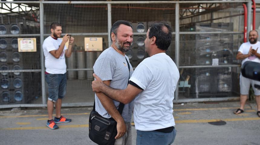 Ali Sunal göz yaşlarına hakim olamadı