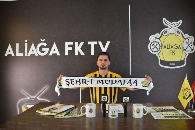 Aliağaspor’da Berkant imzaladı