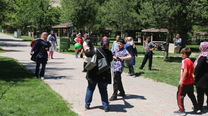 &Ouml;zel &ouml;ğrenciler piknikte buluştu