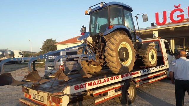 Çaldıkları traktörü internetten satışa koydular