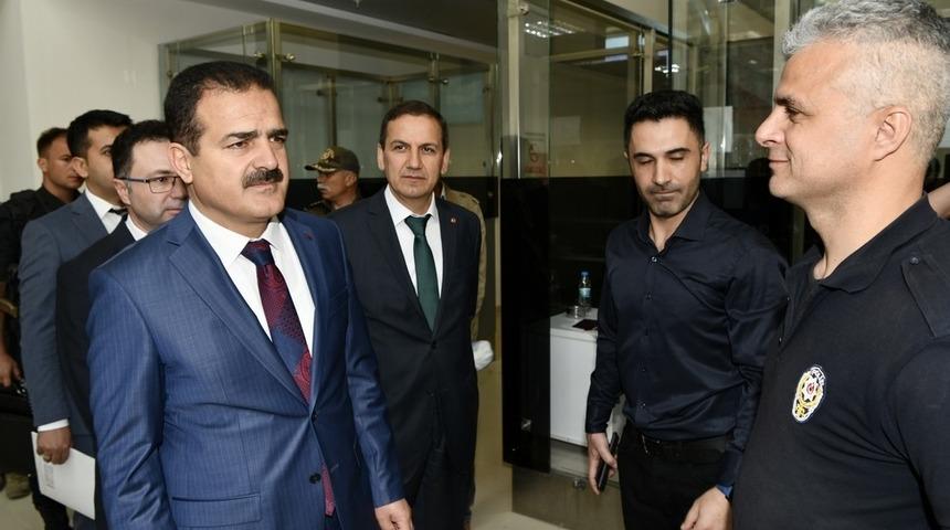 Vali Akbıyık, Esendere’de incelemelerde bulundu