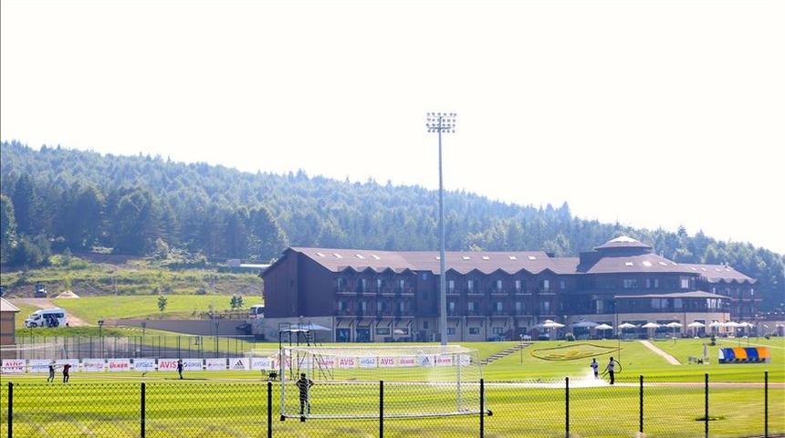 Fenerbah&ccedil;e, D&uuml;zce kampında gen&ccedil;lere &ouml;ncelik veriyor
