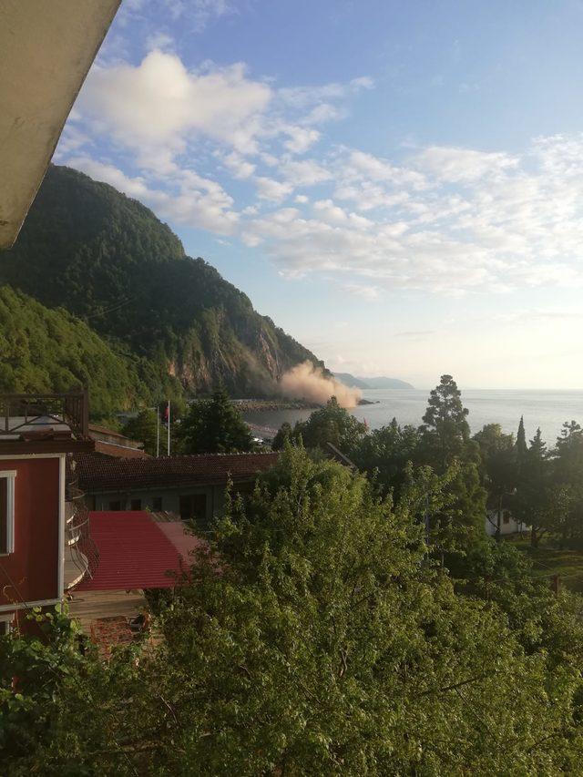 Karadeniz Sahil Yolu'nda heyelan korkuttu