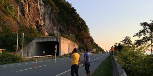 Karadeniz Sahil Yolu'nda heyelan korkuttu