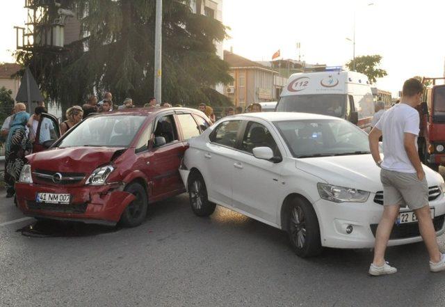 Sünnet düğününe giden aile kaza yaptı: 2 yaralı